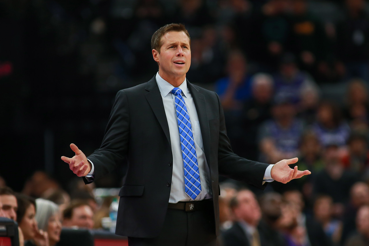 背靠背开轰 背靠背开轰